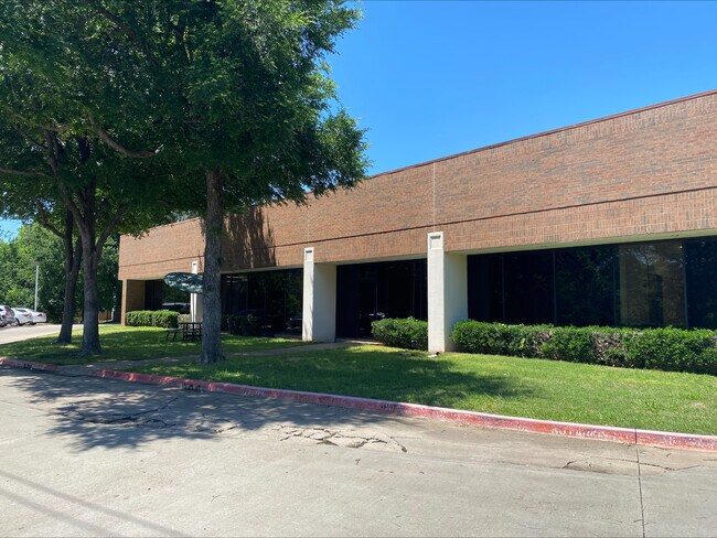 Plus de détails pour 7920 Elmbrook Dr, Dallas, TX - Bureau à louer