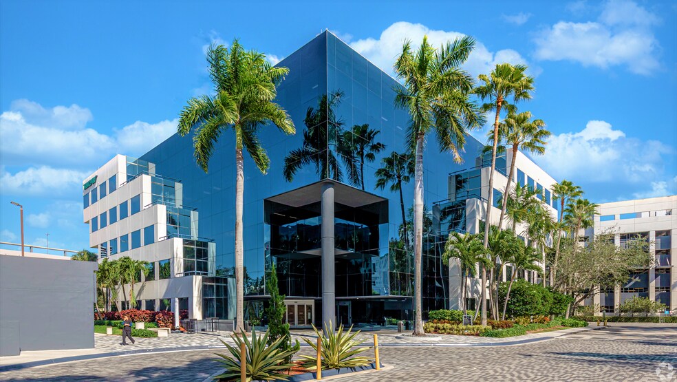 20803 Biscayne Blvd, Aventura, FL à louer - Photo du bâtiment - Image 1 de 26