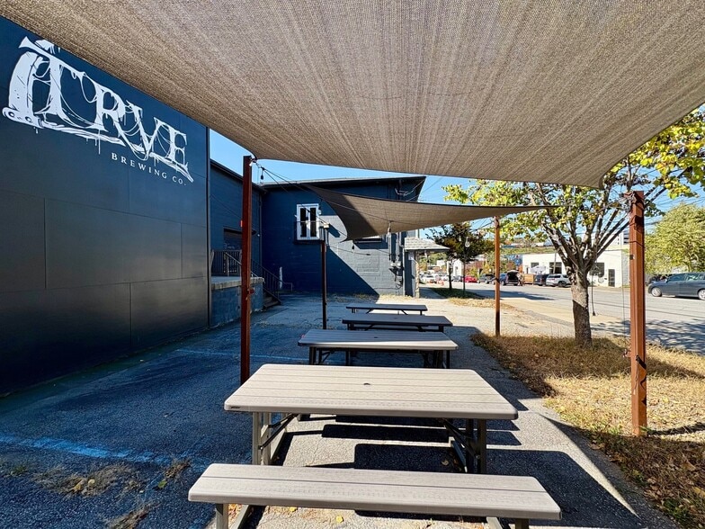 255-257 Short Coxe Ave, Asheville, NC à louer - Photo du bâtiment - Image 3 de 27