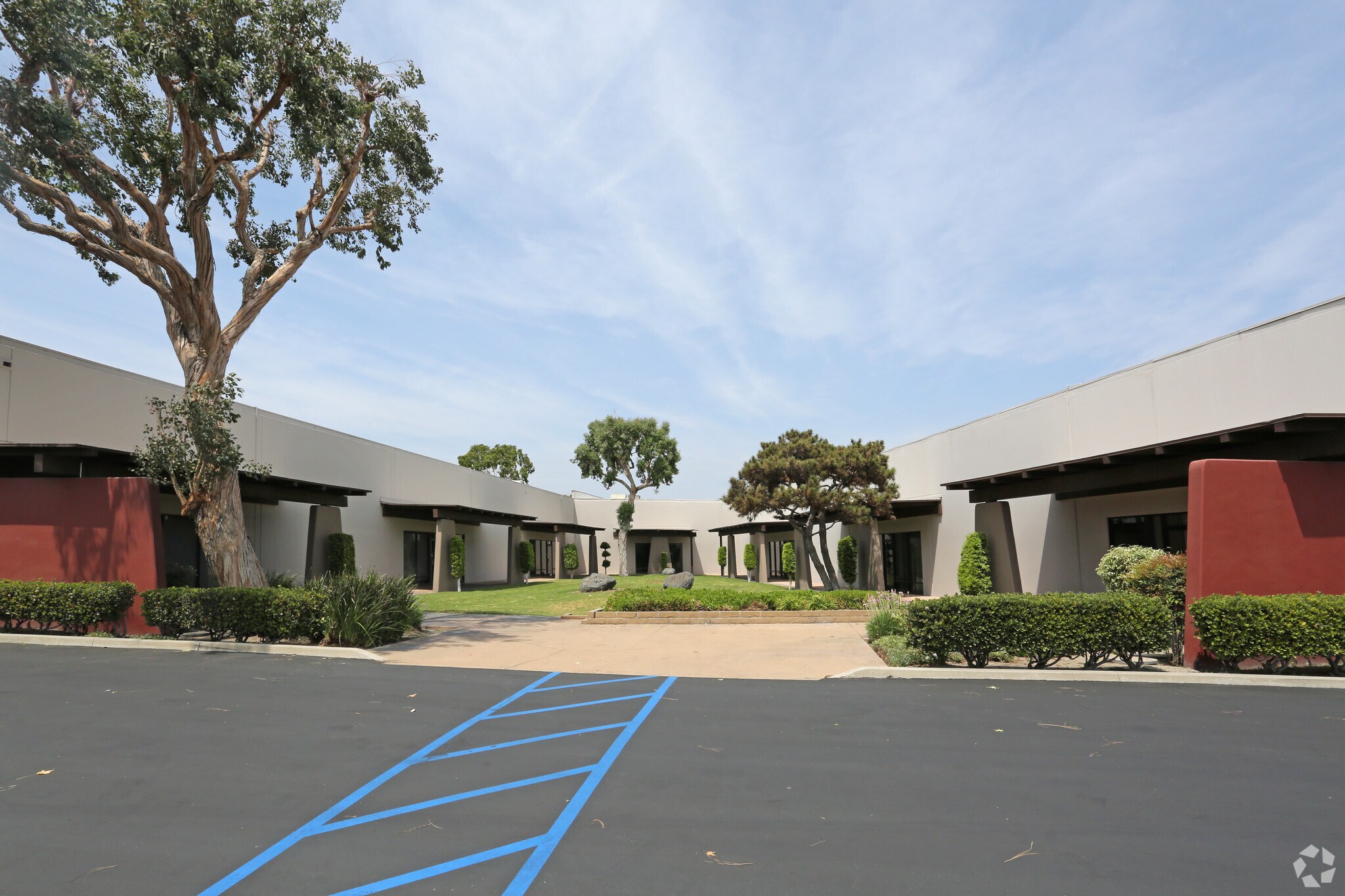 1401 E Ball Rd, Anaheim, CA à louer Photo du bâtiment- Image 1 de 7