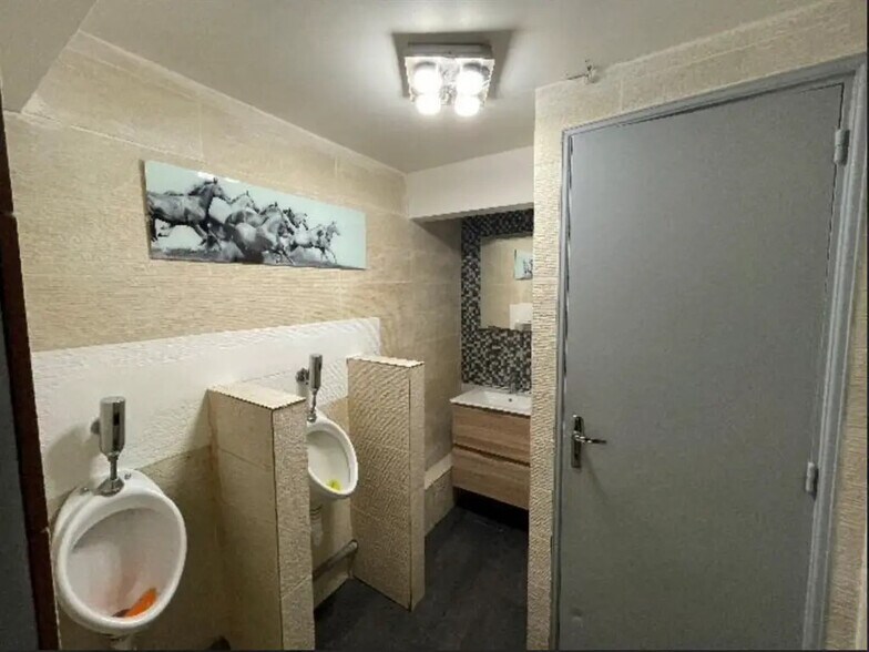 Commerce de détail dans Courbevoie à louer - Photo intérieure - Image 3 de 4