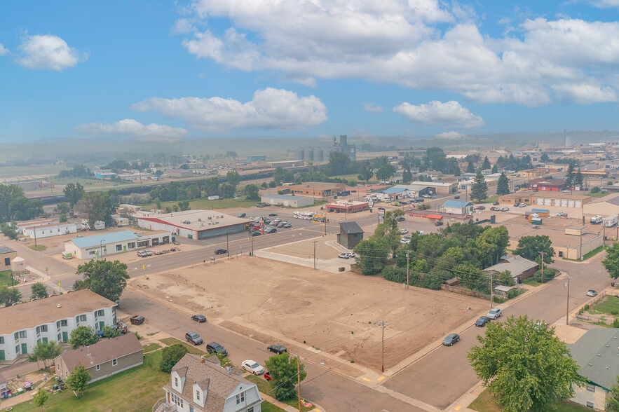 W Villard, Dickinson, ND à vendre - Aérien - Image 3 de 11