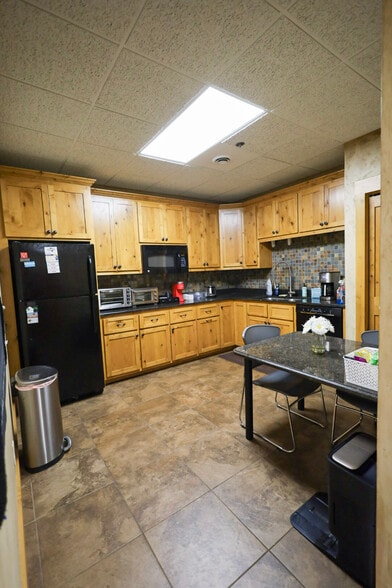 2525 Nevada Ave N, Golden Valley, MN for sale - Building Photo - Image 3 of 30