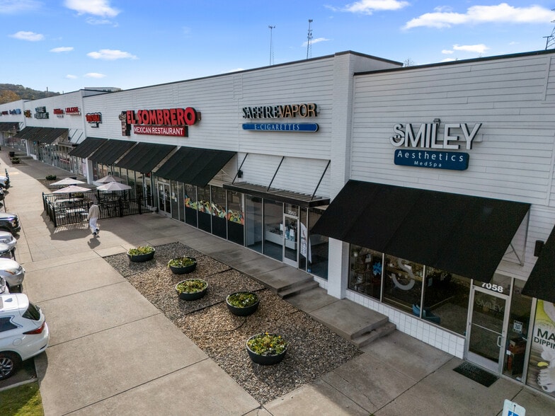 7050-7088 Charlotte Pike, Nashville, TN for lease - Primary Photo - Image 1 of 6