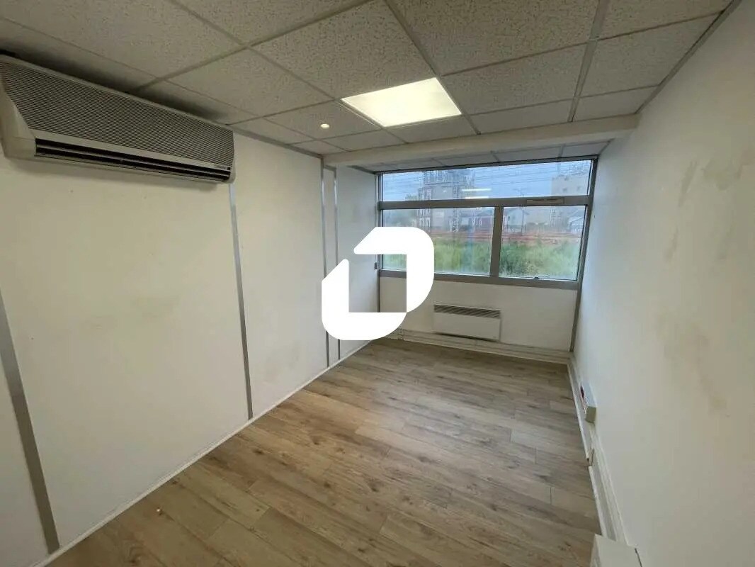 Office in Vitry-sur-Seine for lease Building Photo- Image 1 of 8