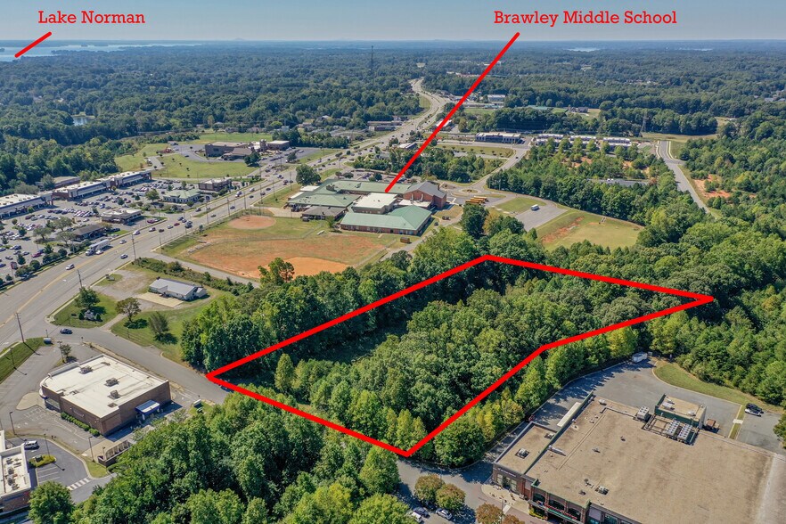 158 Town Center Dr, Mooresville, NC à vendre - Aérien - Image 1 de 11