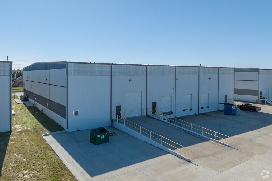 1003 E Airtex Dr, Houston, TX à louer - Photo du bâtiment - Image 2 de 7