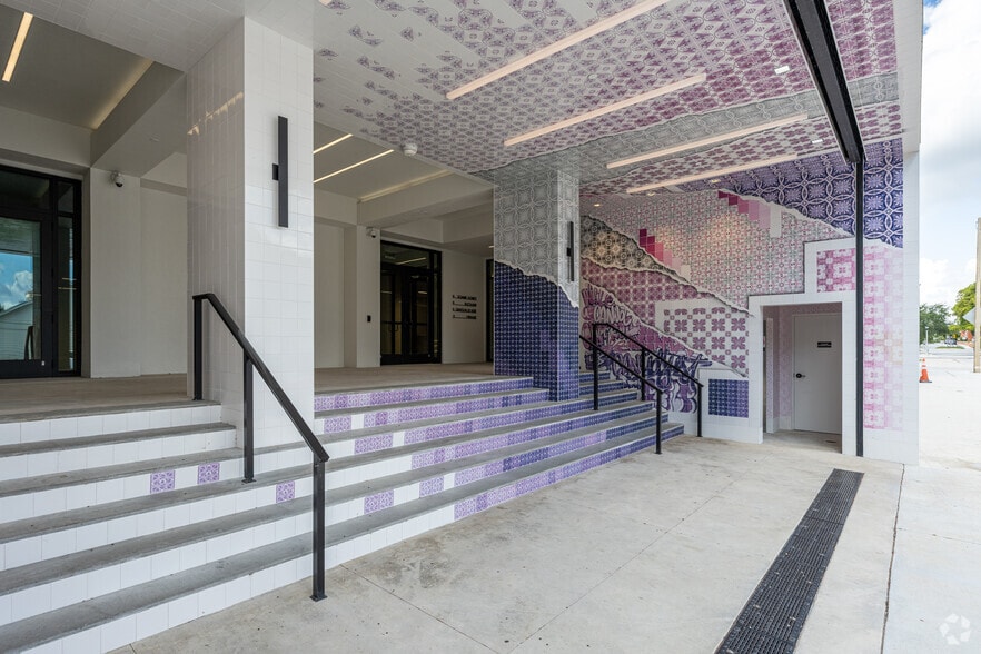 424 Park Pl, West Palm Beach, FL for lease - Building Photo - Image 2 of 4