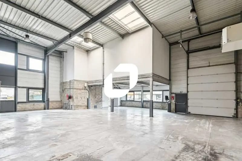 Flex in Gennevilliers for lease - Building Photo - Image 2 of 4