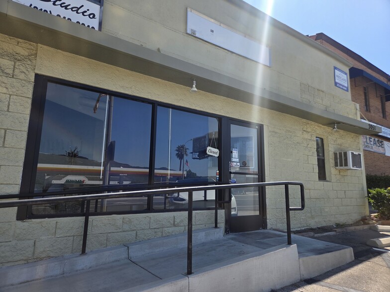 3051-3055 3/4 Foothill Blvd, La Crescenta, CA for lease - Building Photo - Image 2 of 12