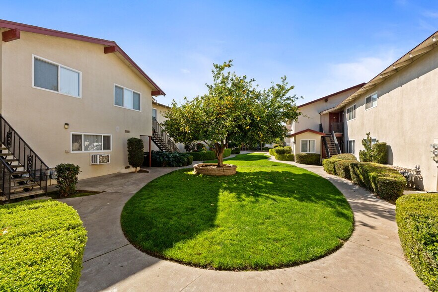 1985 N Winery Ave, Fresno, CA à vendre - Photo du bâtiment - Image 3 de 10