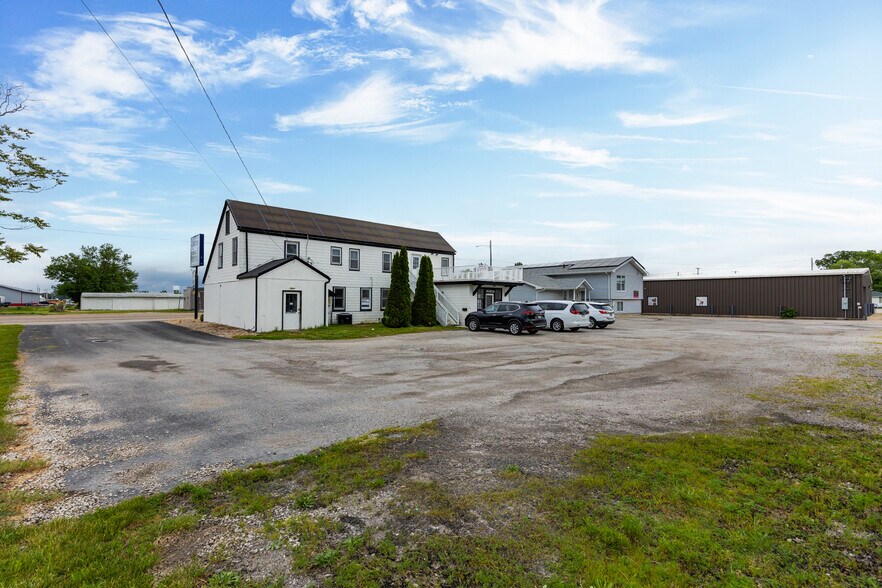 904 W Union Ave, Litchfield, IL à vendre - Photo du bâtiment - Image 3 de 26