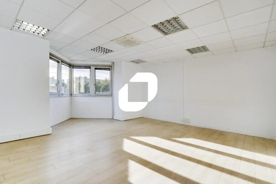 Office in Noisiel for lease - Building Photo - Image 3 of 13