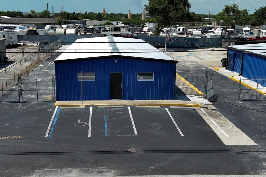 2060 Range Rd, Clearwater, FL à louer - Photo du bâtiment - Image 1 de 14