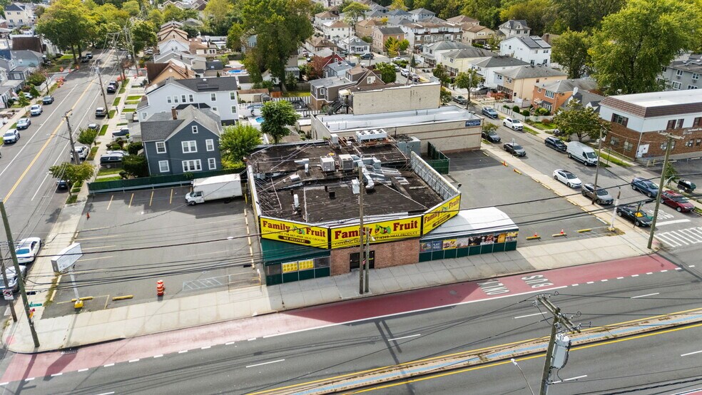 2270 Hylan Blvd, Staten Island, NY à vendre - Photo du bâtiment - Image 3 de 13