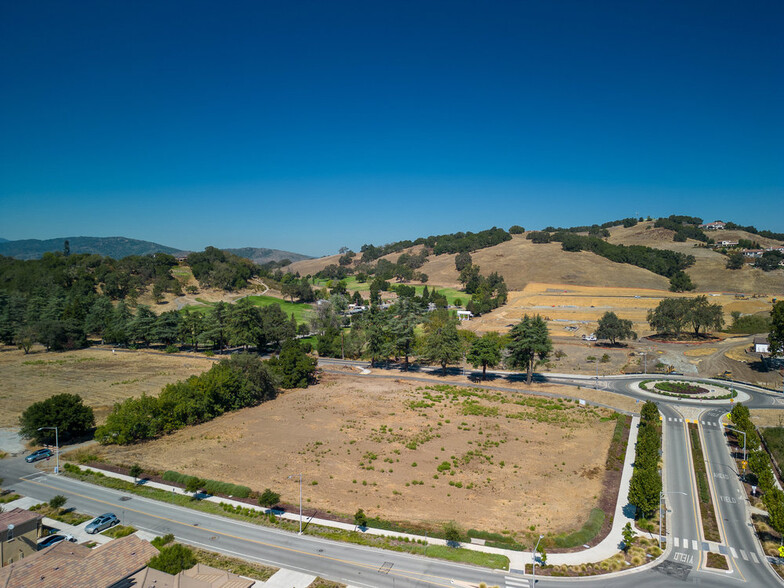 Hecker Pass Rd, Gilroy, CA à vendre - Photo du bâtiment - Image 3 de 23