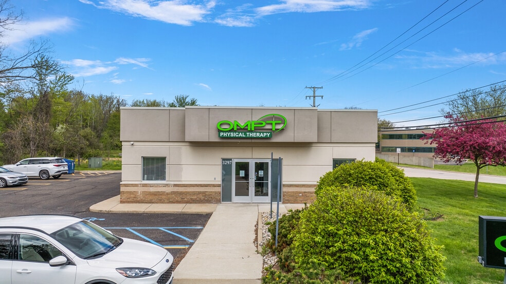 3297 Five Points Dr, Auburn Hills, MI à vendre - Photo du bâtiment - Image 2 de 9