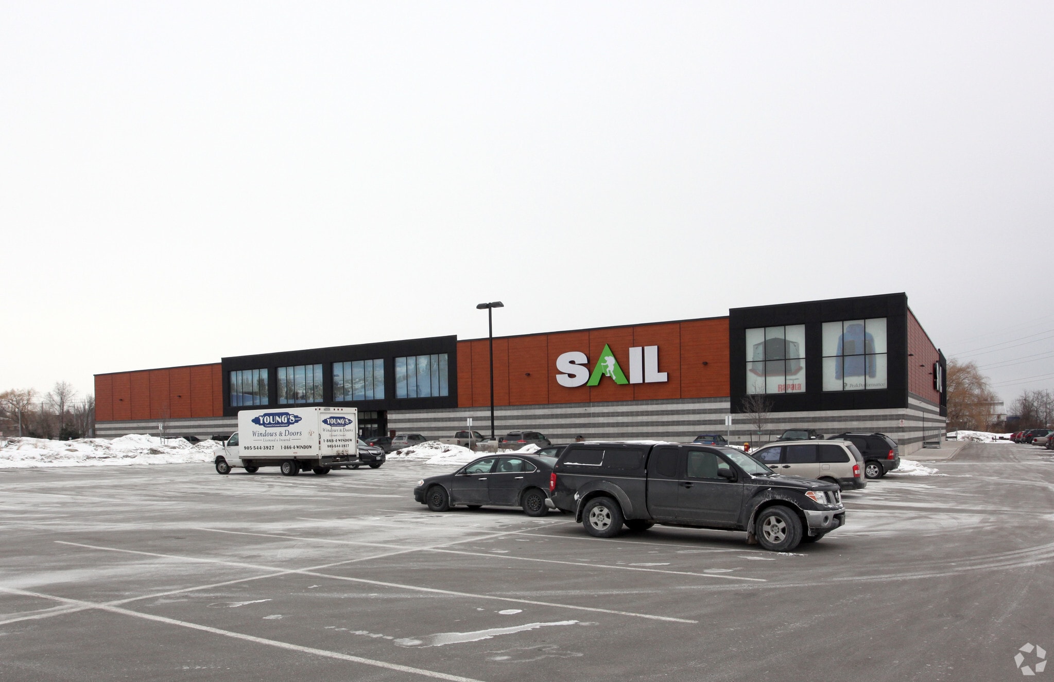 2208 Industrial St, Burlington, ON à louer Photo du bâtiment- Image 1 de 20