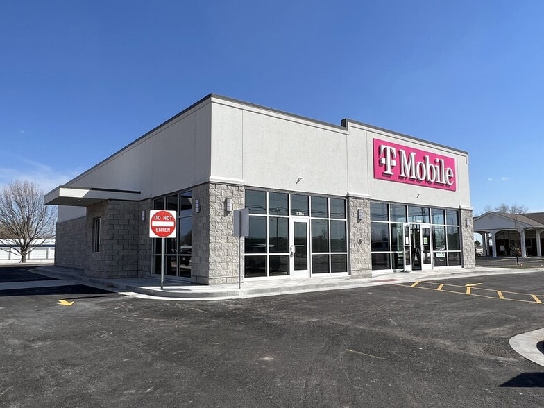 2530 Grand Ave, Carthage, MO for sale - Primary Photo - Image 1 of 16