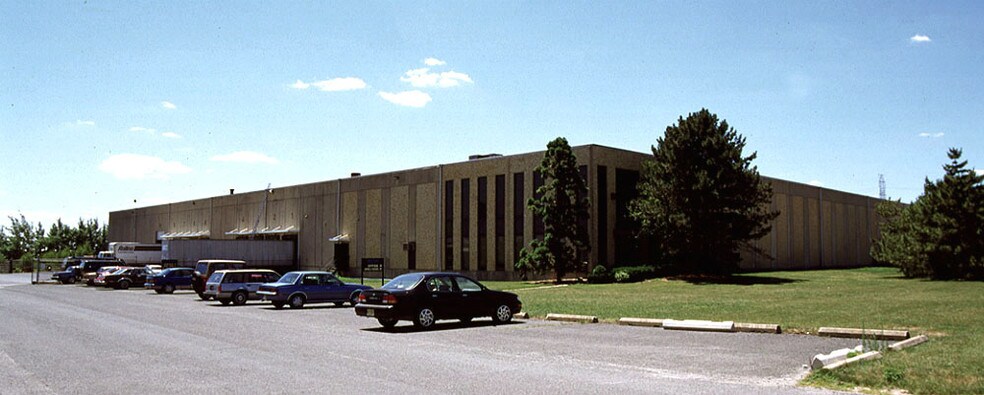 21-29 Executive Ave, Edison, NJ à louer - Photo du bâtiment - Image 2 de 6