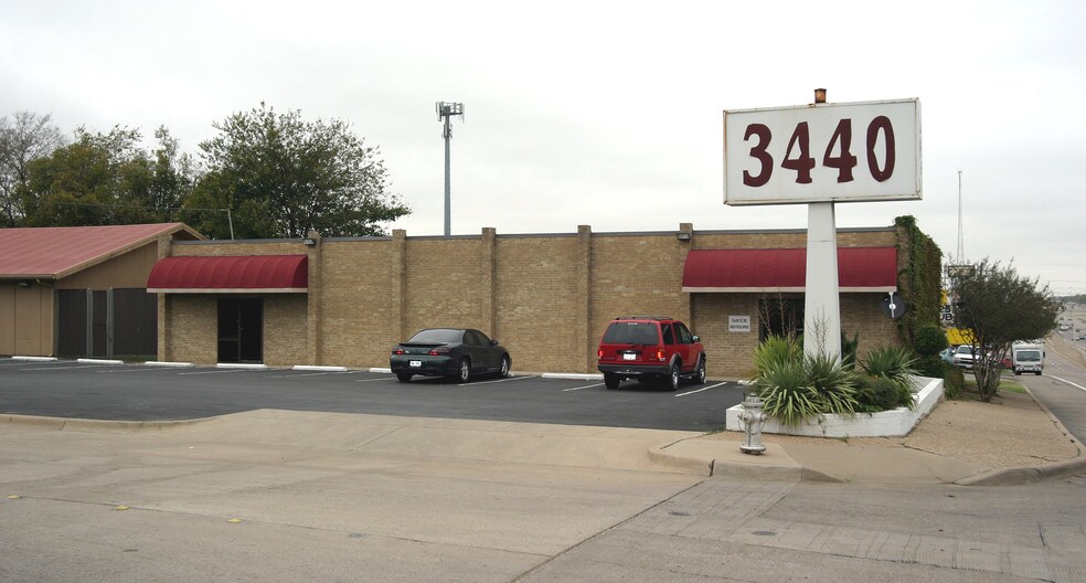 3440 South Fwy, Fort Worth, TX à vendre - Photo du bâtiment - Image 2 de 8