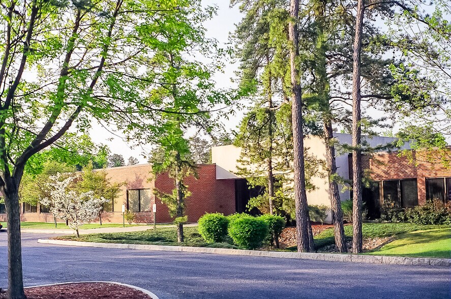 24 Madison Ave Ext, Albany, NY à louer - Photo du bâtiment - Image 1 de 1