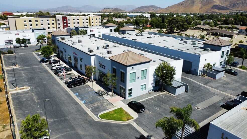 10557 Juniper Ave, Fontana, CA à vendre - Photo du bâtiment - Image 3 de 4