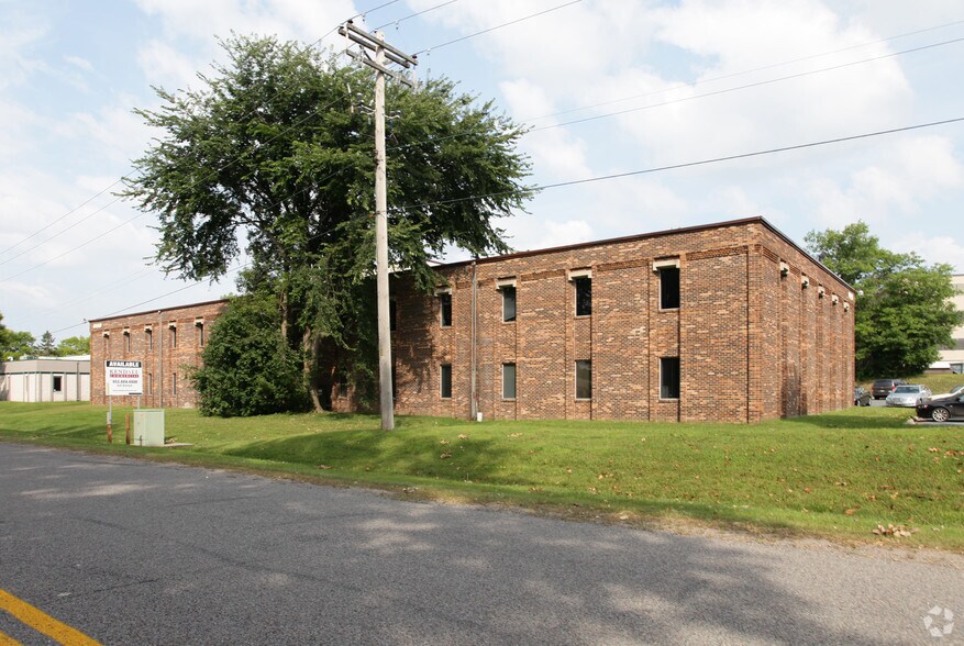 6440 Flying Cloud Dr, Eden Prairie, MN à louer - Photo du bâtiment - Image 2 de 6