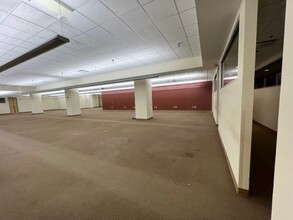 100 Lincoln Sq, Urbana, IL for lease Interior Photo- Image 2 of 8