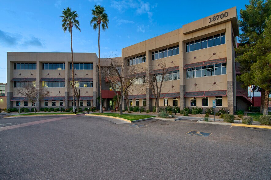 18700 N 64th Dr, Glendale, AZ à louer - Photo du bâtiment - Image 3 de 4