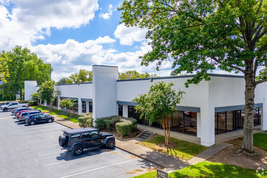 220 Great Circle Rd, Nashville, TN à louer - Photo du bâtiment - Image 2 de 13