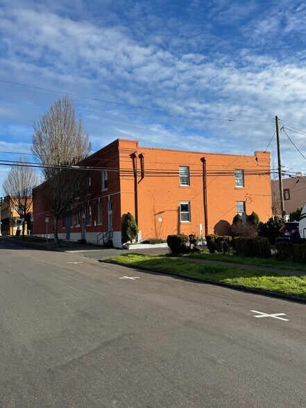 500 E 1st St, Newberg, OR à vendre - Photo du bâtiment - Image 2 de 5