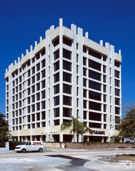 1110 Brickell Ave, Miami, FL for sale - Building Photo - Image 3 of 528