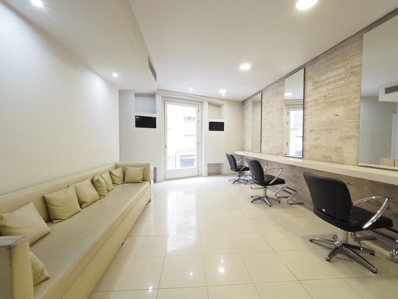 Retail in Figueres, Gerona for lease - Interior Photo - Image 2 of 2