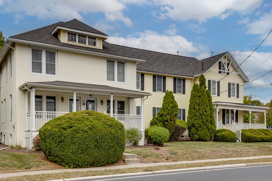 221 S Main St, Flemington, NJ à vendre - Photo du bâtiment - Image 2 de 54