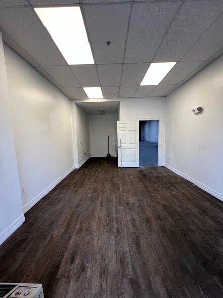 3945 Tollhouse Dr, Naples, FL for lease - Interior Photo - Image 3 of 5