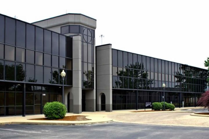 100-160 Sherburn Ln, Louisville, KY à louer - Photo du bâtiment - Image 3 de 5