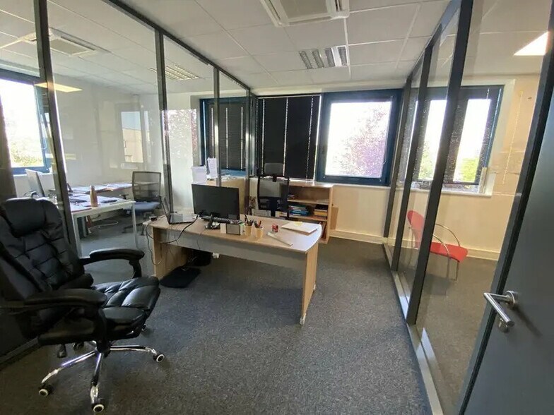 Office in Écully for lease - Interior Photo - Image 3 of 8