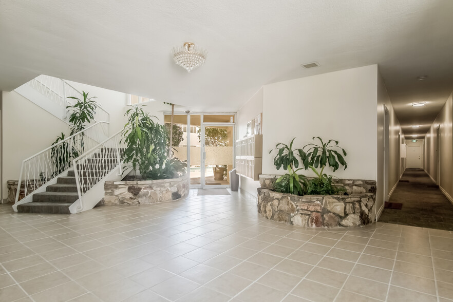 14065 Moorpark St, Sherman Oaks, CA for sale - Interior Photo - Image 3 of 19