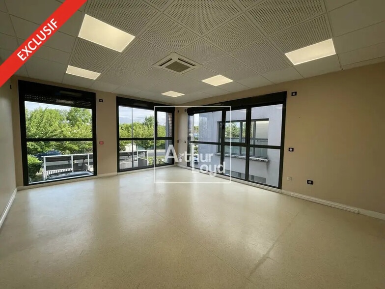 Bureau dans Saint-Pierre-du-Perray à louer - Photo intérieure - Image 2 de 4