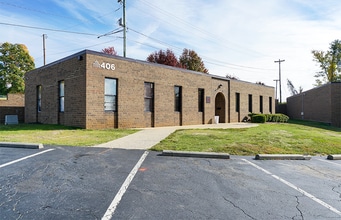 326 Edwardia Dr, Greensboro, NC à louer Photo du bâtiment- Image 2 de 5