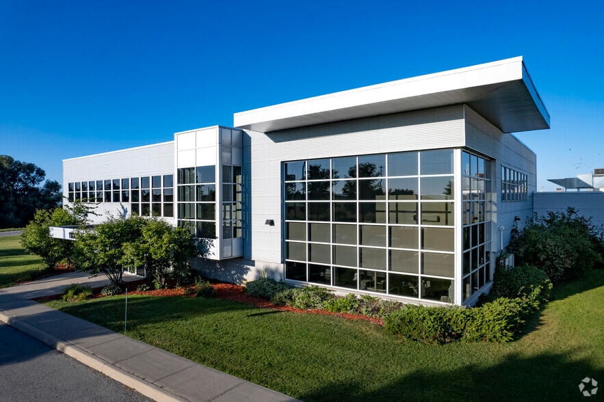 1100 Bennett Rd, Bowmanville, ON for lease - Primary Photo - Image 1 of 7