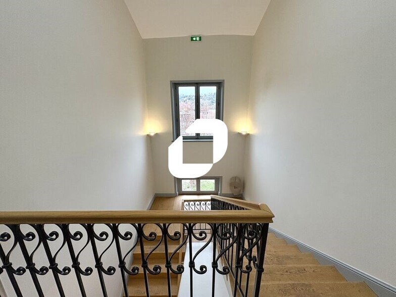 Rue D'Yvours, Irigny for lease - Interior Photo - Image 3 of 13