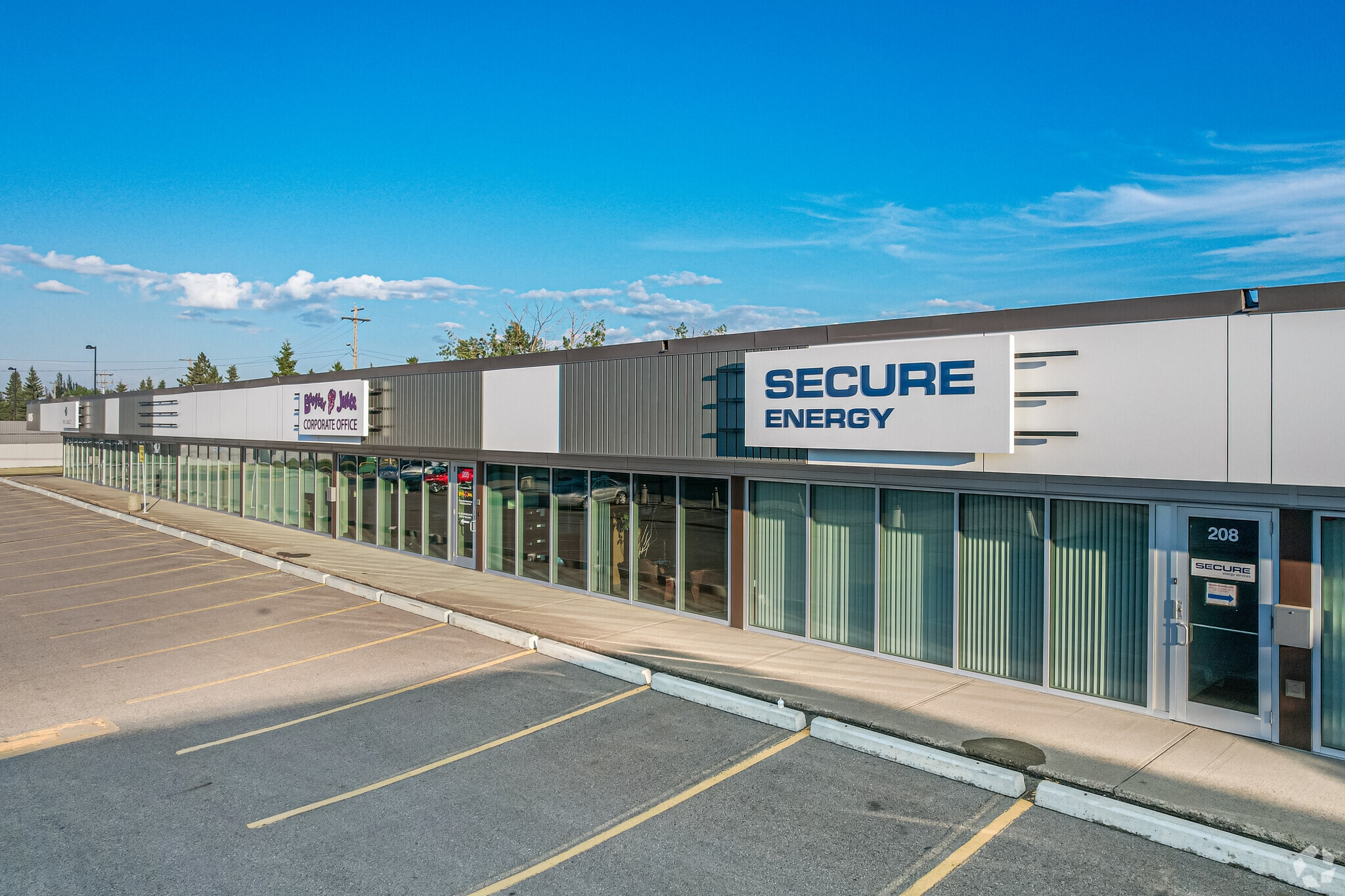 8915 51 Ave NW, Edmonton, AB for lease Primary Photo- Image 1 of 6