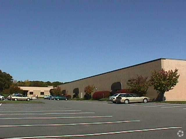 6 British American Blvd, Latham, NY for lease - Building Photo - Image 2 of 17