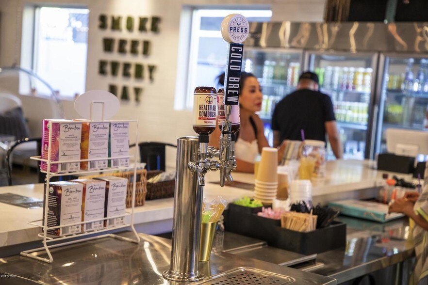 3123 E Thomas Rd, Phoenix, AZ à vendre - Photo intérieure - Image 2 de 17