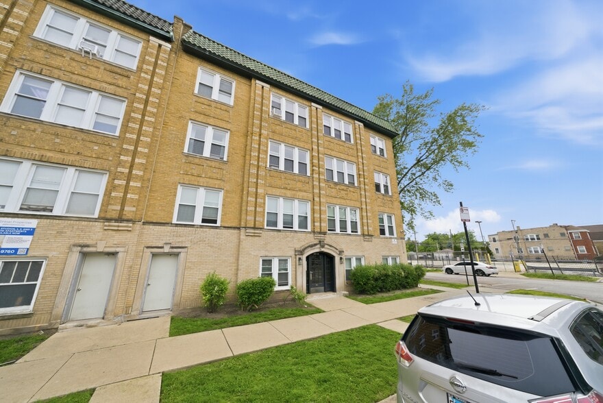 4057 W School St, Chicago, IL for sale - Building Photo - Image 3 of 28