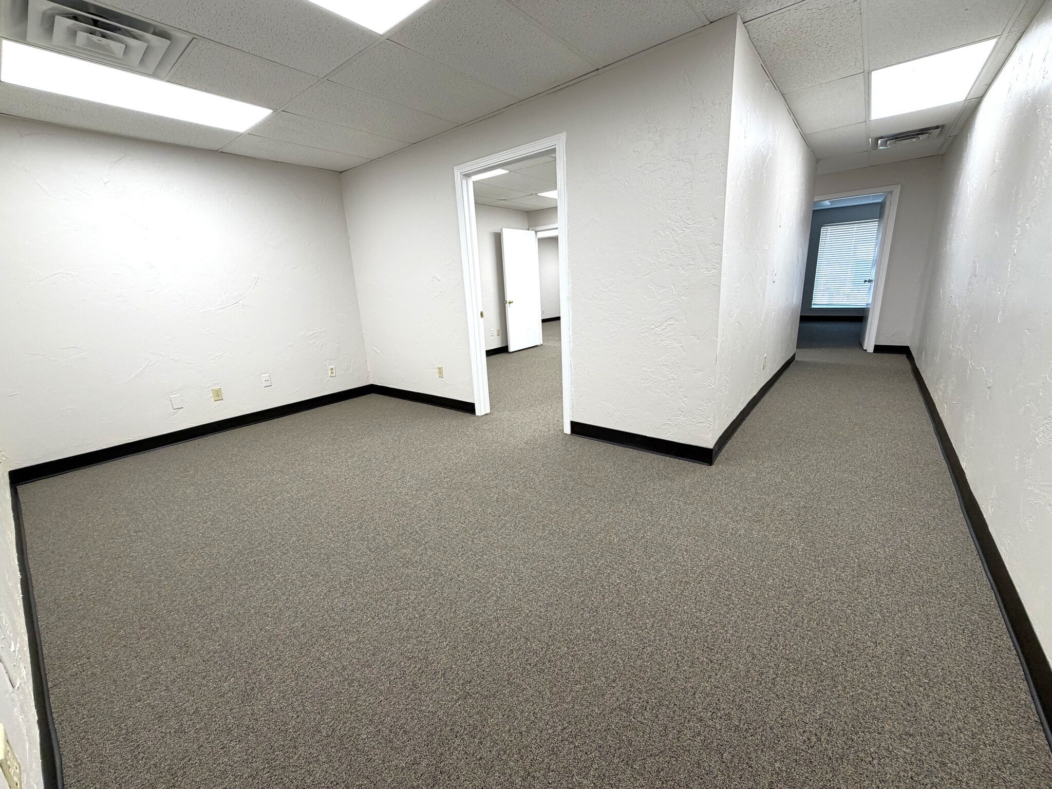 2919-2927 NW 122nd St, Oklahoma City, OK for lease Interior Photo- Image 1 of 5