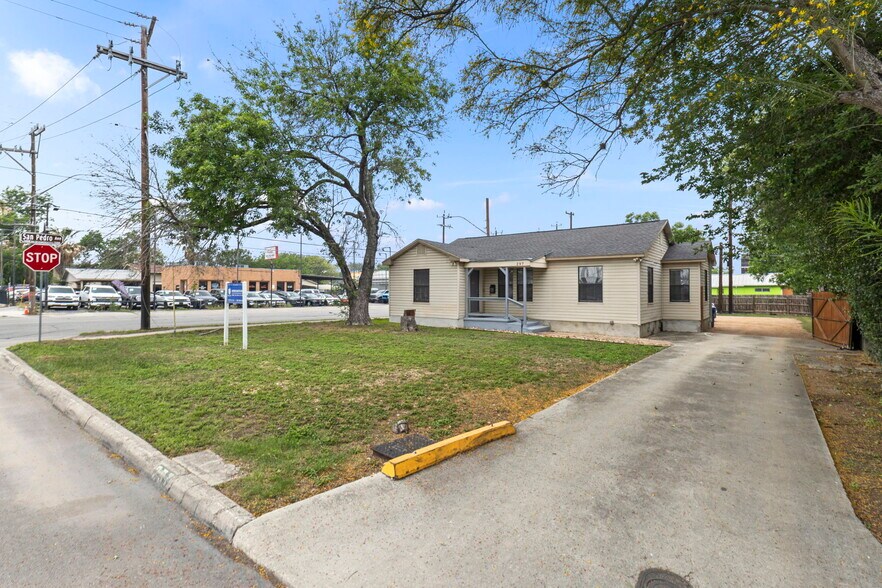 297 Lovera Blvd, San Antonio, TX à louer - Photo du bâtiment - Image 2 de 19