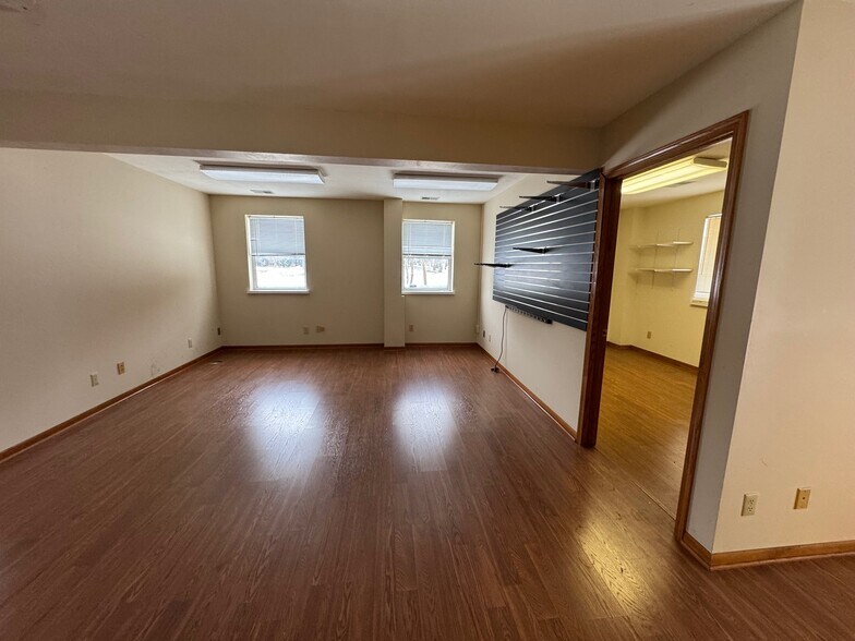 1606 Commerce Dr, Sun Prairie, WI à louer - Photo du bâtiment - Image 3 de 11